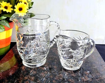 2 Jarra y lechera de vidrio prensado Anchor Hocking