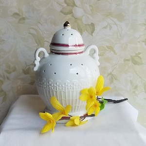 Potpourri Ginger Jar -  Small Porcelain Ginger Jar - Made In Taiwan