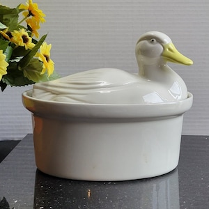 Hall Oval Ceramic Duck Covered Serving Casserole  - 8.5"L