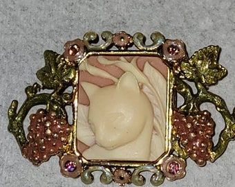 Kirks Folly beautiful Cameo Cat Brooch pin.