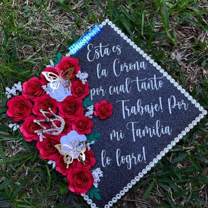 Topper de graduación de la corona, gorra de graduación de flores, gorra de graduación de México, graduado de primera generación, graduados de 2024, gorra de graduación de Por mi Familia, topper personalizado,