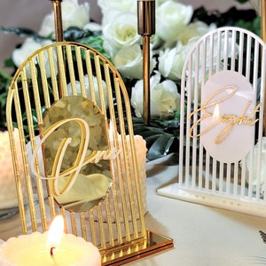 Numeri da tavolo in specchio dorato, decorazioni per matrimoni, numeri da tavolo con arco nero, segnaletica con lettere 3D tagliate al laser in bianco e argento