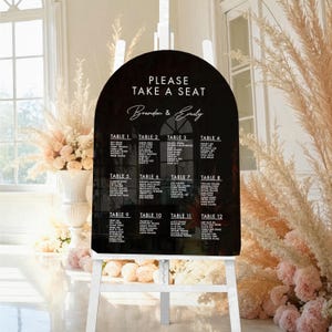 Schwarzes Acryl-Sitzplan-Zeichen für die Hochzeit, Sitzplan für den Bogentisch, Sitzplan für die Hochzeit, Eingangsbeschilderung für die Sitzplatzsuche