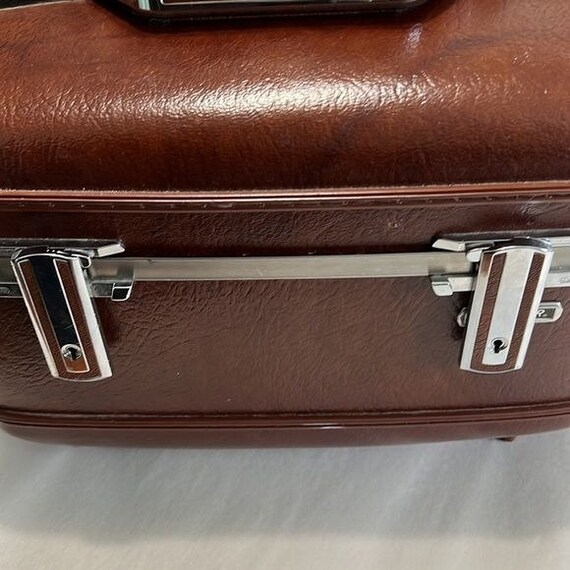 VINTAGE TRAIN CASE Gem