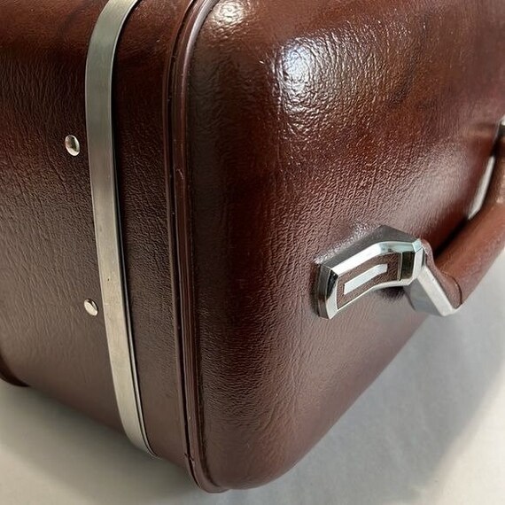 VINTAGE TRAIN CASE Gem