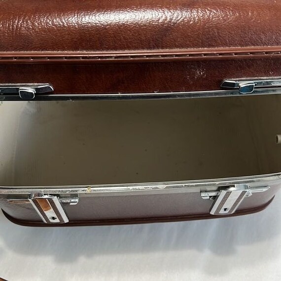 VINTAGE TRAIN CASE Gem