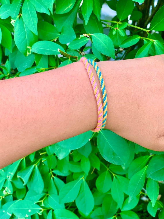 How to make a Friendship Bracelet from Scratch * Moms and Crafters