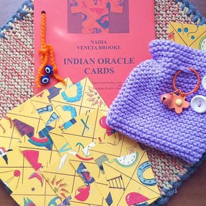 Un regalo especial para todas las ocasiones. Lectura india de cartas de Vesta. Oráculo indio con instrucciones en inglés, búlgaro, francés y ruso.