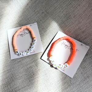 PULSERA PERSONALIZABLE CONSTANCE - Pulsera personalizada. Cuentas Heishi - (nombre / palabra / mantra / iniciales) imagen 3