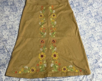 Vintage Y2K 70s Inspired Penny Lane Skirt NY&C Embroidered Midi Faux Suede Hippy Indie Western A-Line Femme Maximalist Floral Tan Skirt