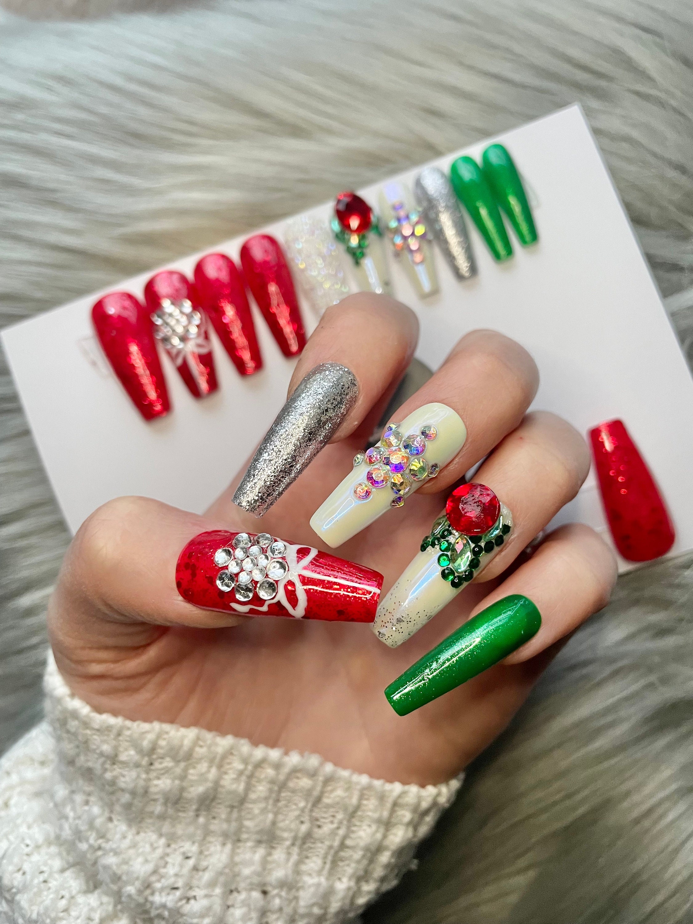Top 10 Christmas Acrylic Nail Designs: Tiktok Favorites - r6y3cr4