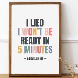 I Lied I Won&#39;t Be Ready In 5 Minutes Kunstdruck, Bunte Typografie, Lustiges Ankleidezimmer Zitat, Lustiger Badezimmer Druck, Preppy Schlafzimmer Humor