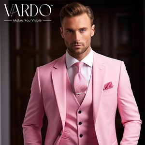 Elegante traje rosa de tres piezas: ropa formal clásica, corte a medida