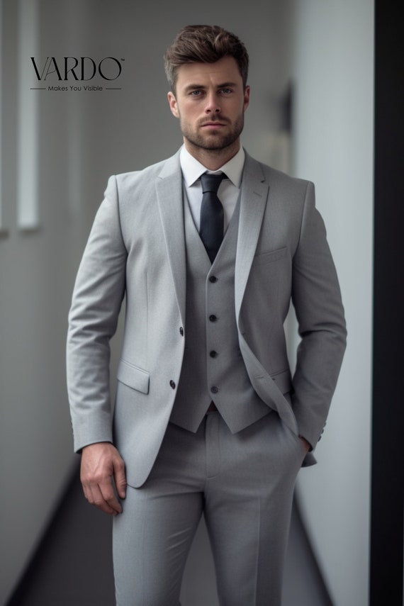 Men's Light Grey Notch Lapel 3-Piece Suit Sophisticated Business