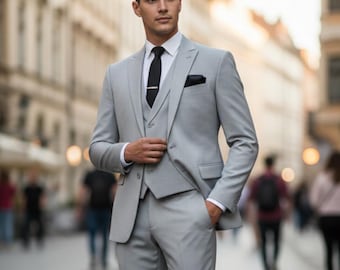 Traje gris claro de tres piezas para hombre: moda moderna para bodas, negocios y ocasiones formales.