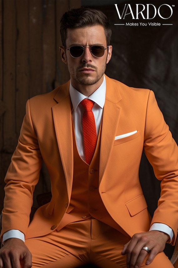 Traje naranja deals