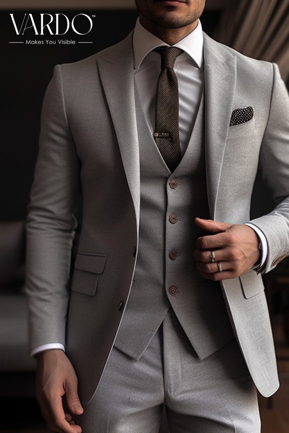Light Grey Peak Lapel 3-piece Suit Sophisticated Men's Business
