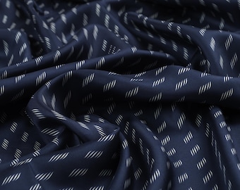 Tessuto di seta italiano con stampa geometrica su tessuto di seta twill blu navy, tessuto di seta di alta qualità per abbigliamento e artigianato, venduto al metro