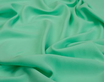 Tessuto italiano Tencel Lyocell: morbido materiale per abbigliamento alla moda, larghezza 60"