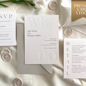 Invitaciones de boda impresas con la frase "WE DO" - Diseño con impresión tipográfica ciega