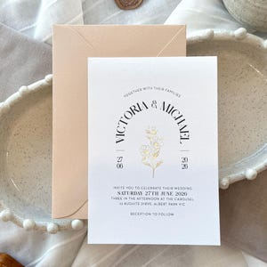 Eleganti inviti per matrimonio Trinity Blossom Pre-Foil - Perfetti per matrimoni romantici
