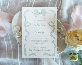Invitaciones de boda con lazos de amor - Diseño romántico con tipografía impresa