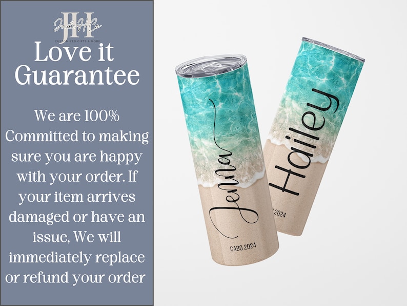 Puede incluir: Dos vasos de acero inoxidable personalizados con un dise&ntilde;o de playa. Los vasos son azul turquesa y blanco con una playa de arena y olas del oc&eacute;ano. El texto "Jenna" y "Hailey" est&aacute; escrito en los vasos.