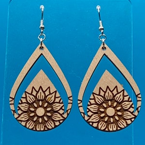 Engraved Maple Wood Sunflower Teardrop Earrings: Floral Cutout Design