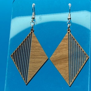 Forma de diamante con recortes verticales, pendientes de madera de cerezo, pendientes ligeros