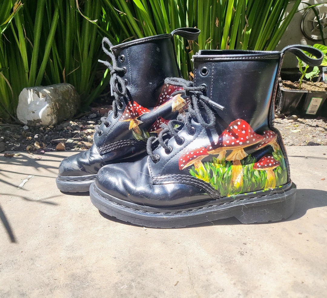 アート・デザイン・音楽 40th anniversary Dr.Martens archive book Painted Mushroom Doc Martens - Etsy