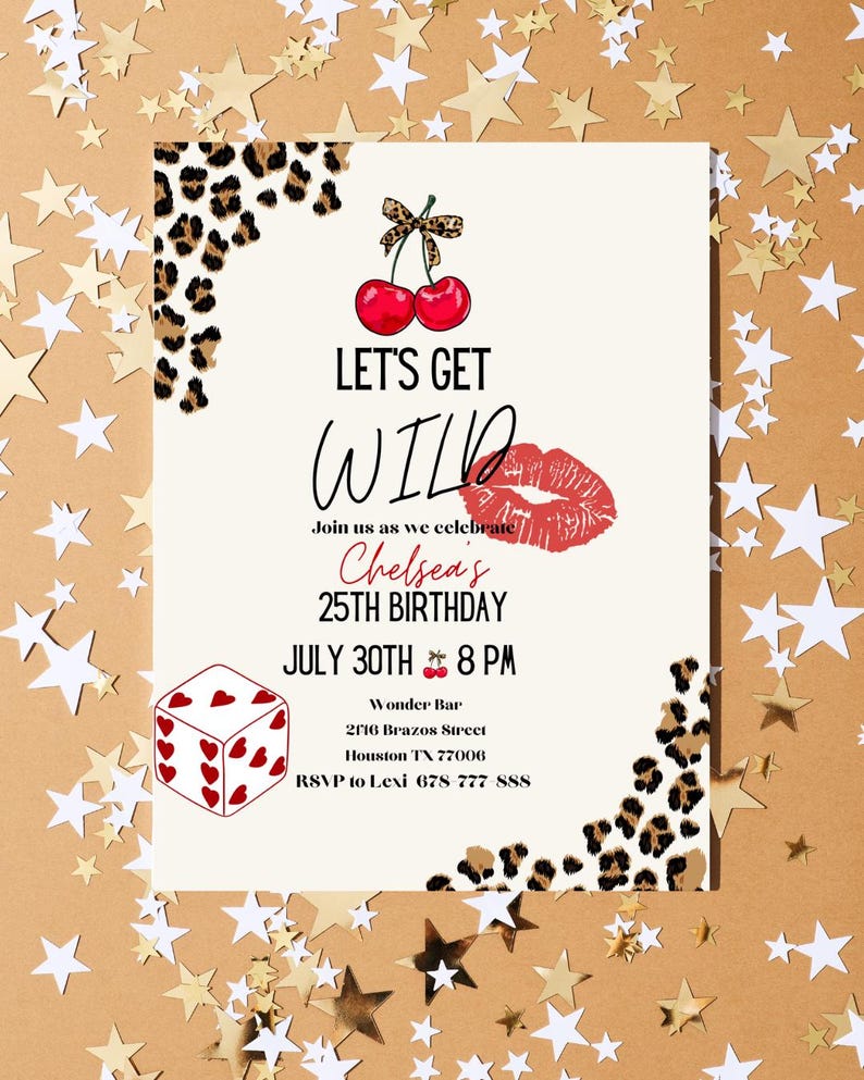 K&ouml;nnte beinhalten: Eine wei&szlig;e Einladung mit einem roten und schwarzen Leopardenmuster-Rand. Die Einladung lautet "Let's Get Wild" mit einer roten Kirsche und einem roten Lippenstift-Kuss. Der Text lautet "Join us as we celebrate Chelsea's 25th Birthday, July 30th, 8 PM. Wonder Bar, 2716 Brazos Street, Houston TX 77006. RSVP to Lexi 678 777 888."