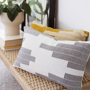 Lumi Living Soft Cotton Knitted Geometric Lumbar Throw Pillow Cover Three Colors Available zdjęcie 5