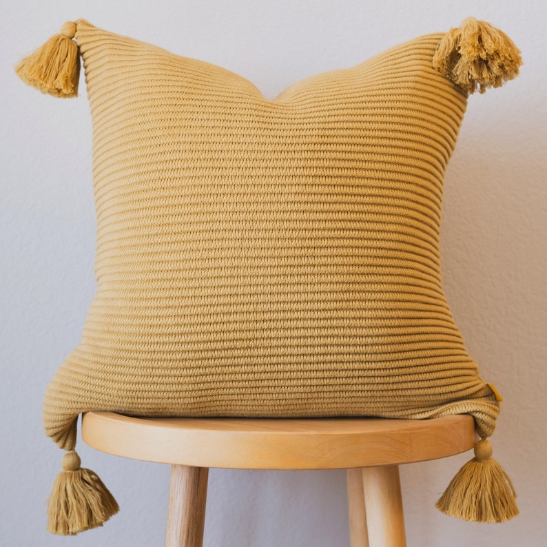 Lumi Living 100% Soft Cotton Raised Stripes Textured Rib Knit Throw Pillow Cover with Tassels Muted Mustard Yellow / Golden Olive Green zdjęcie 1
