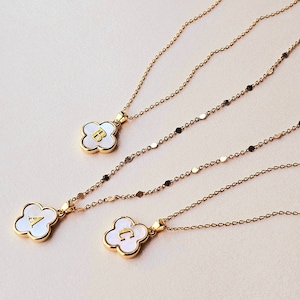 Collar de trébol con inicial, collar de nácar con inicial, collar con inicial, joyería personalizada, regalo de cumpleaños, regalo del Día de la Madre