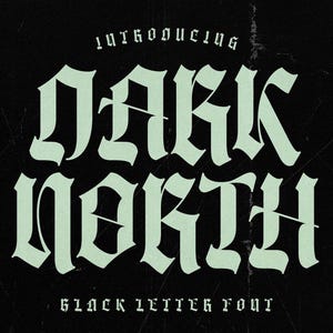 Könnte beinhalten: Vorstellung von Dark North, einer Schriftart in schwarzen Lettern. Die Schriftart wird in einem fetten, gotischen Stil mit grüner Farbe auf schwarzem Hintergrund angezeigt.