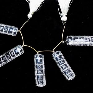 5 Stück sehr schöne natürliche Kristall Quarz facettierte Rechteckform Rückseite geschnitzte Perlen. Größe 30x10x4.5 mm Schmuckherstellung Perlen