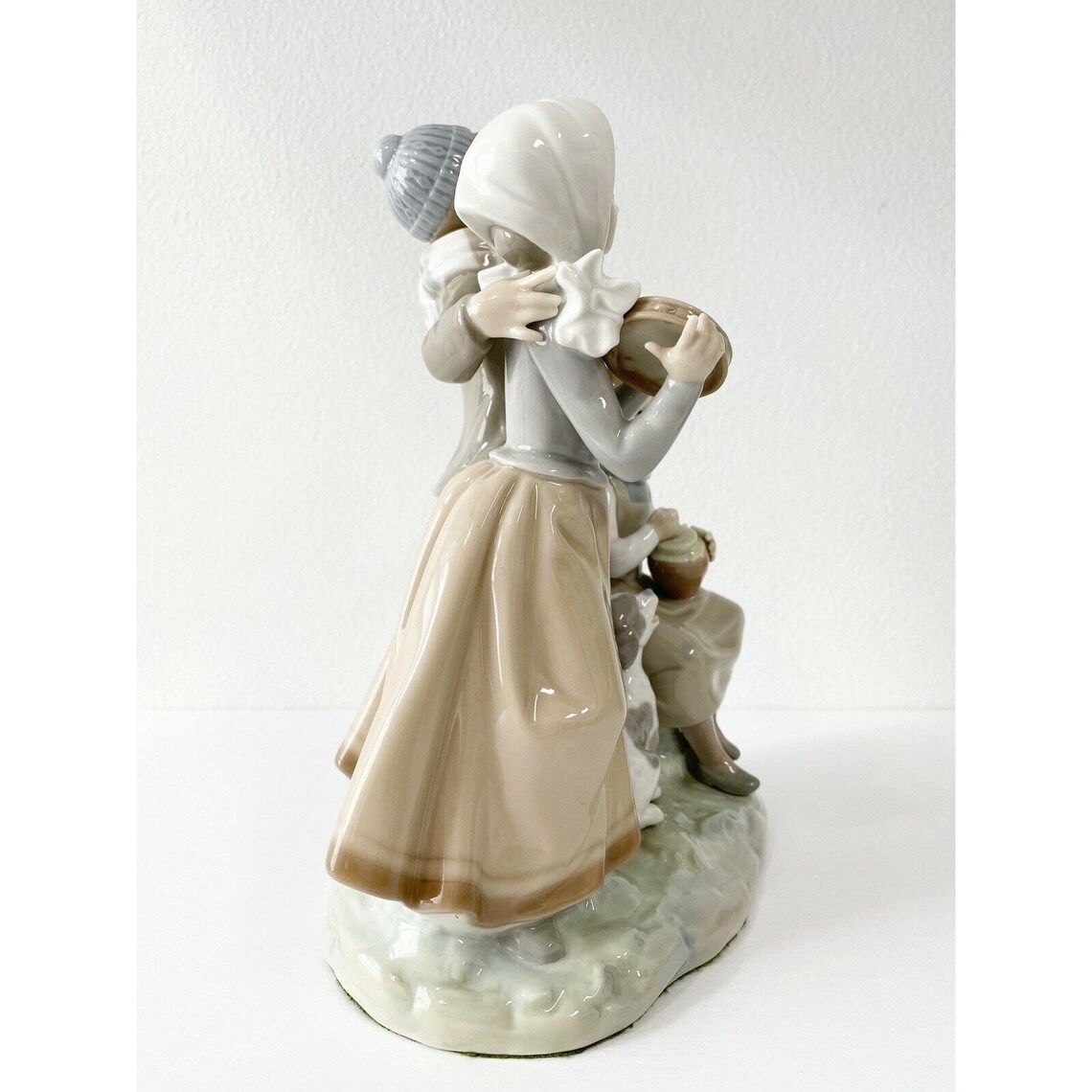 Lladro Christmas Carols 1239 Glossy Porcelain Figurine Dog Singing Drum