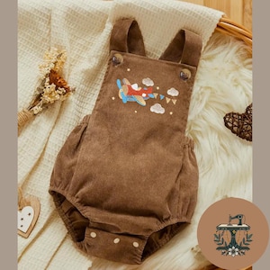 Mono de bebé con avión bordado: conjunto de pana de algodón