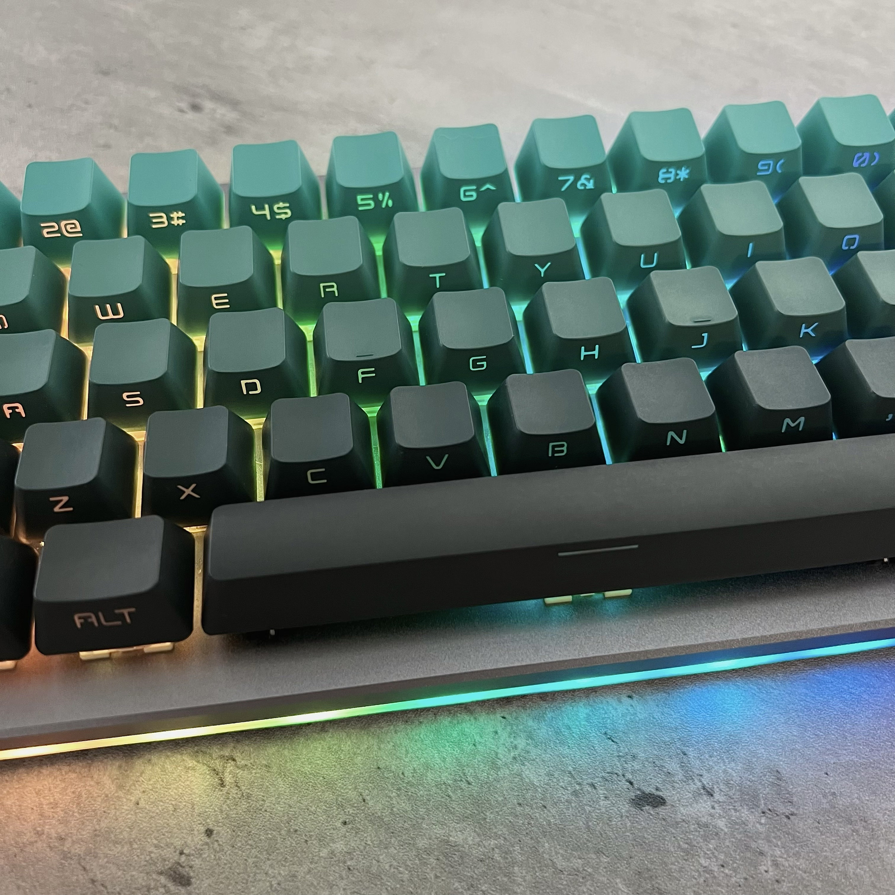 136 Key Gradient Green PBT Keycaps - Cherry Profile Side Print Shine Through