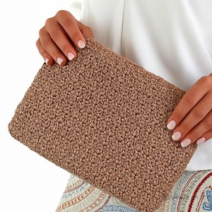 Easy Crochet Clutch Bag Pattern: Zippered Wristlet with Video (PDF Download)