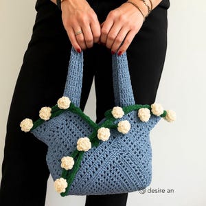 かぎ針編みのバラの花のバッグのパターン | ポケット付き編みバッグ | DIYかぎ針編みハンドバッグ PDF + ビデオチュートリアル | かぎ針編みのバラの花束バッグ
