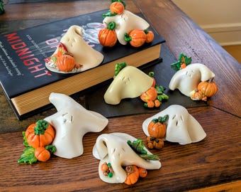 Handmade Polymer Clay Ghost Figurine: Spooky Halloween Decor