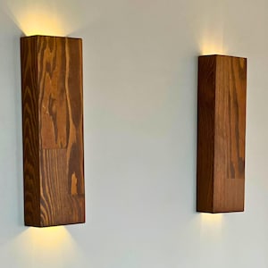Set of 2 Walnut Wooden Wall Sconce Lamp, Battery Operated LED Light, Rustic Wood Brass Sconce for Bedroom, Living Room, Industrial Decor