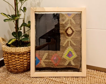 Gerahmter Kelim Teppich an der Wand, hängender Teppich an der Wand Wohnzimmer, einzigartiger türkischer Teppich gerahmt, Wanddekor-Idee, Housewarming-Geschenkidee