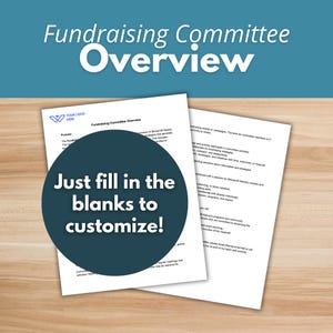 Puede incluir: Una hoja de papel blanca con el texto "Fundraising Committee Overview" en la parte superior. El texto "Just fill in the blanks to customize!" está escrito en un círculo en la parte superior del papel.