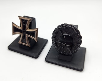 WW1 German Iron Cross & Wound Badge Stand (5 Pack)