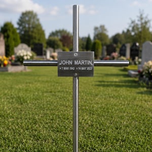 Cruz de aço inoxidável personalizada para túmulo, lápide gravada, memorial externo com placa de identificação.