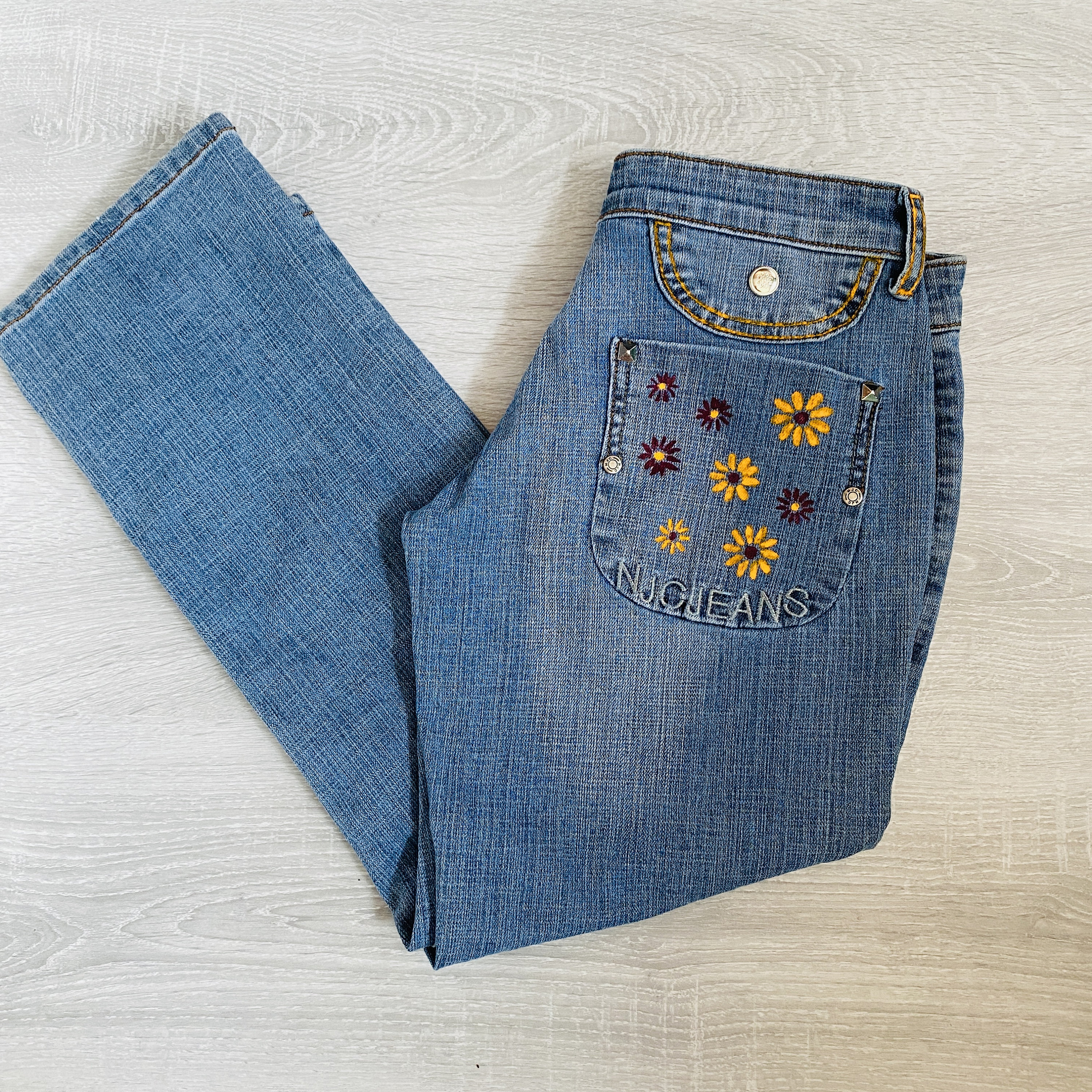 い*ご様 POPPY SILVER FLOWER HALF DENIM PANT い*ご様 POPPY SILVER FLOWER HALF DENIM PANT Silver flower