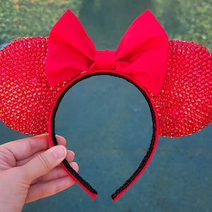 Orejas de ratón de diamante rojo