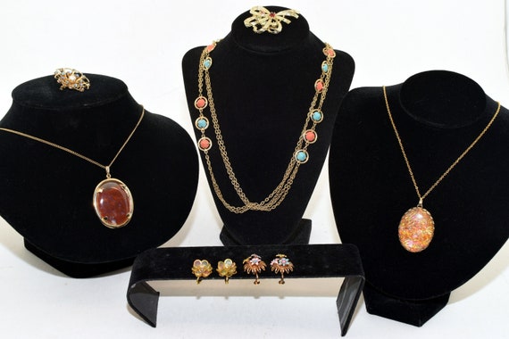 Collection of vintage jewelry - image 1